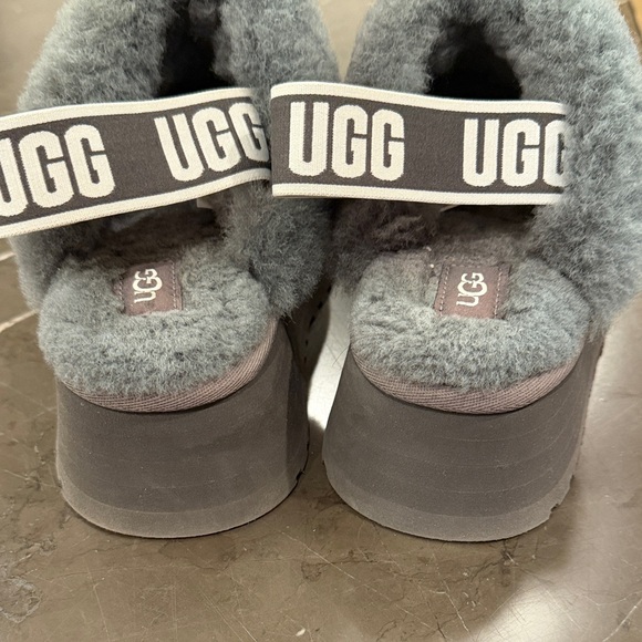 UGG women’s Funkette charcoal mules. Almost new - Picture 3 of 5